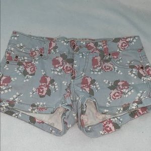 Flower designed denim shorts